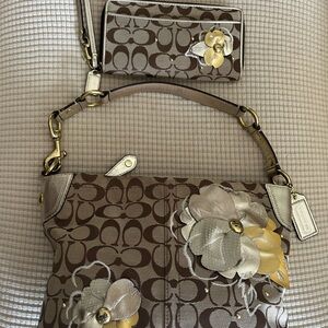 Women's Brown Signature Floral Appliqué Shoulder Bag
